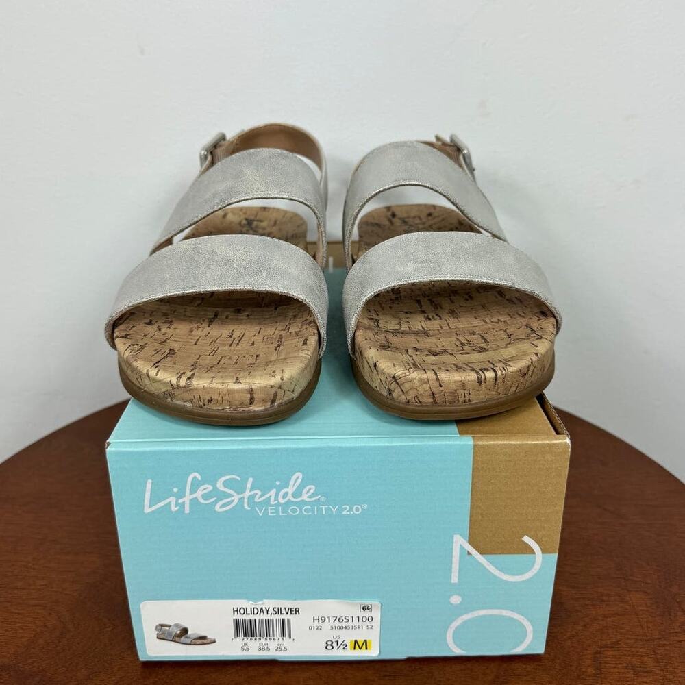 New LifeStride Holiday Sandal in Silver Women's Size 8.5 - Picture 3 of 9